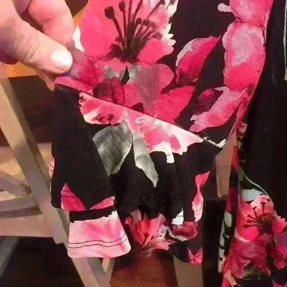 Super Cute Flowy Dress - Picture 2 of 4